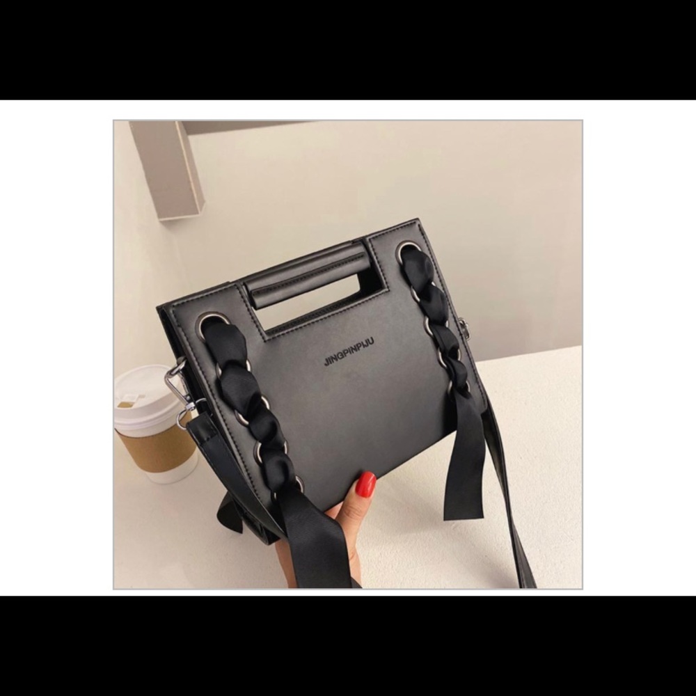 🆕 • LAST ONE •JINGPINPIJU || crossbody bag - Picture 9 of 12